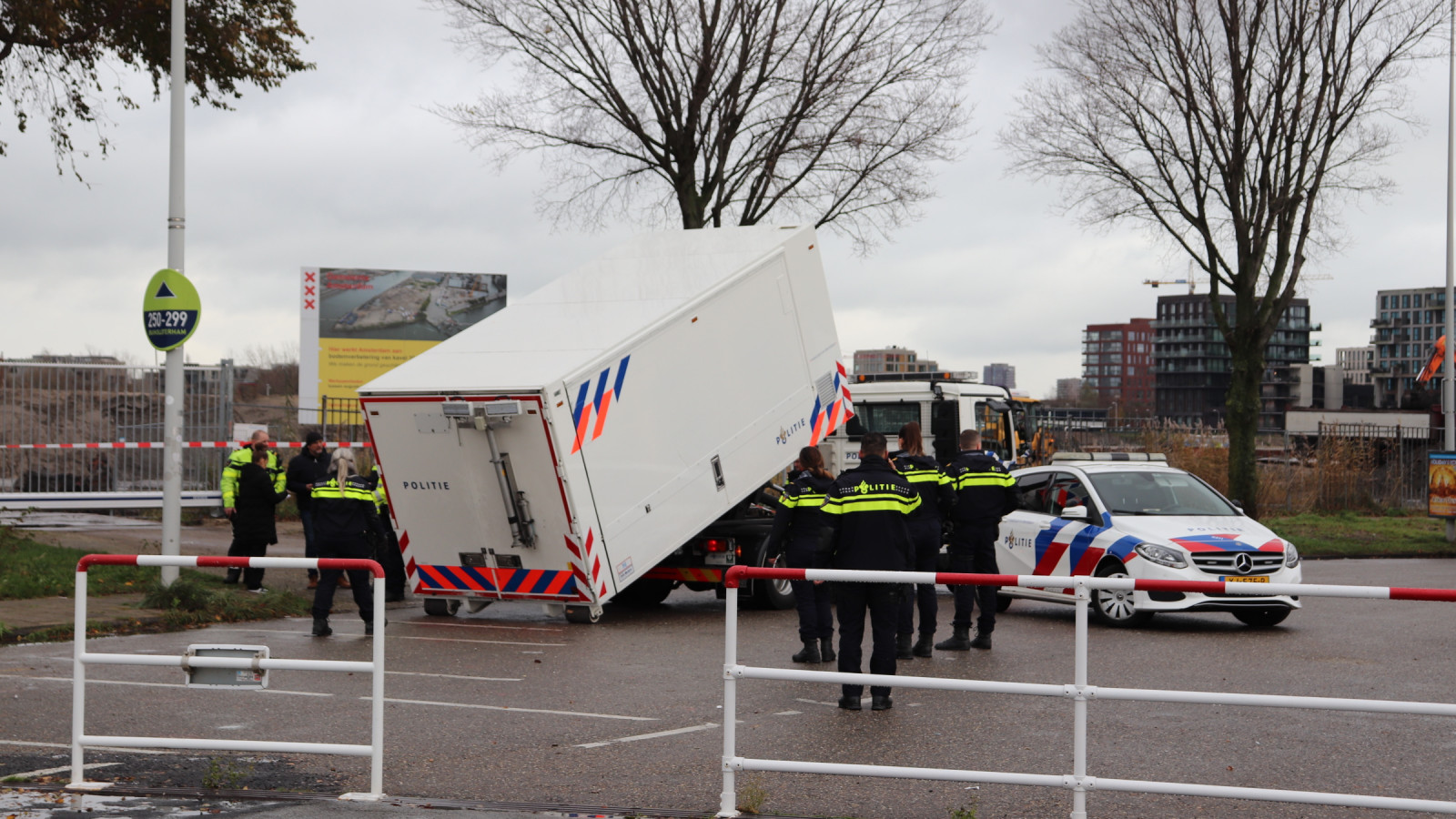 Overleden vrouw gevonden in het IJ