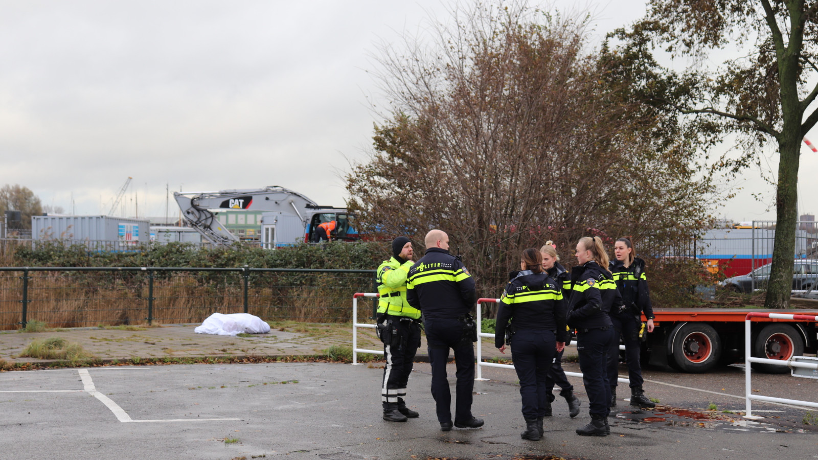 Overleden vrouw gevonden in het IJ