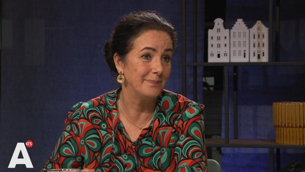 Amsterdam Mayor Halsema Defends Plan for Erotic Center Despite Resistance – AT5 News