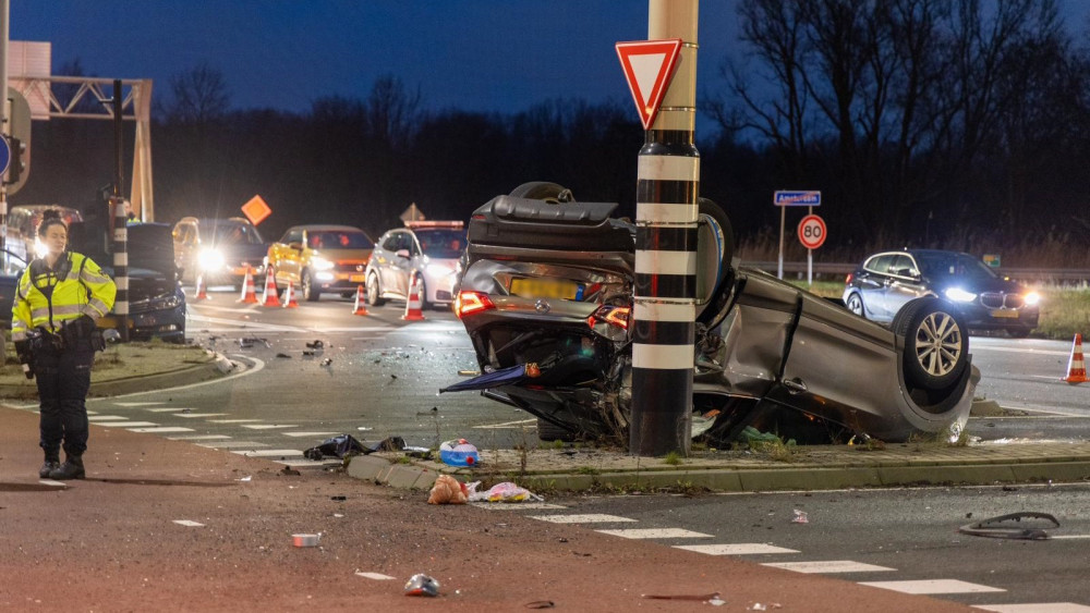 Three People Injured in Serious Car Collision at Haarlemmerweg Intersection in Nieuw-West