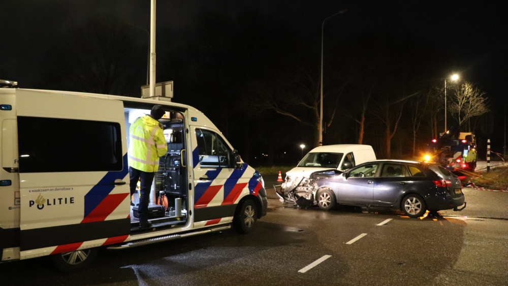 Twee Gewonden Bij Botsing Op Kruispunt Kamperfoelieweg - AT5