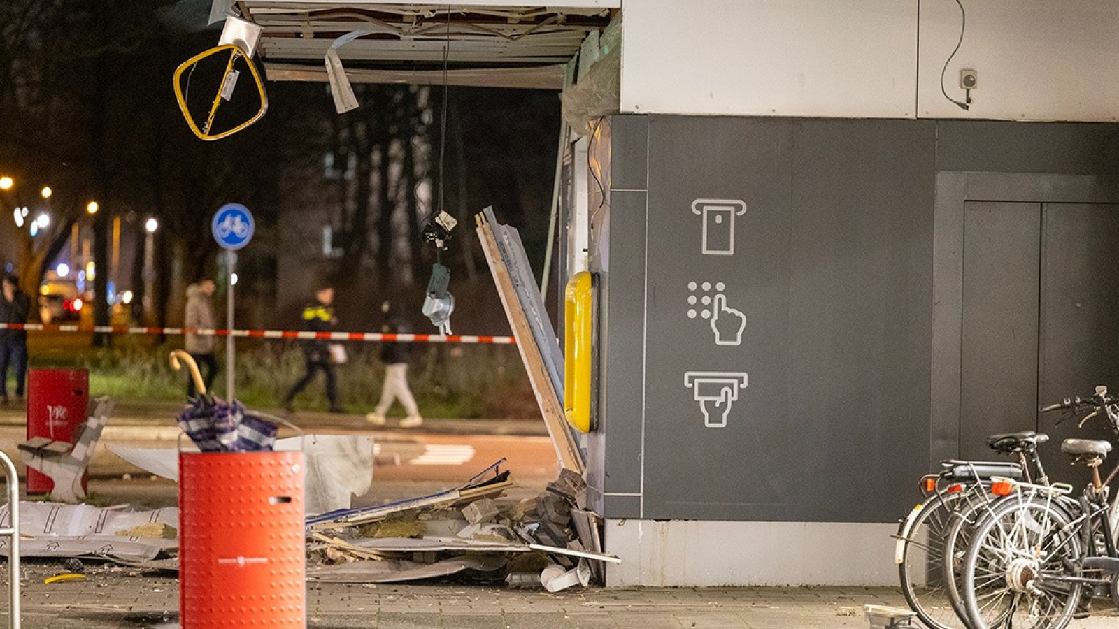 Veel schade door plofkraak op geldautomaat in Amstelveen