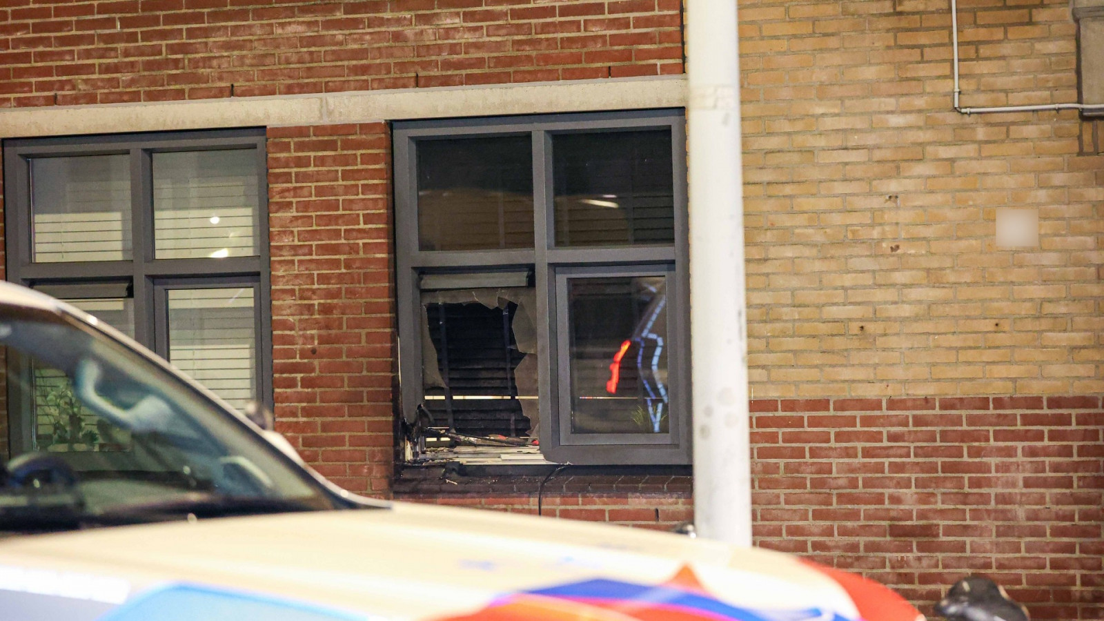 Explosie bij woning aan de Tielstraat in Amsterdam-Zuidoost