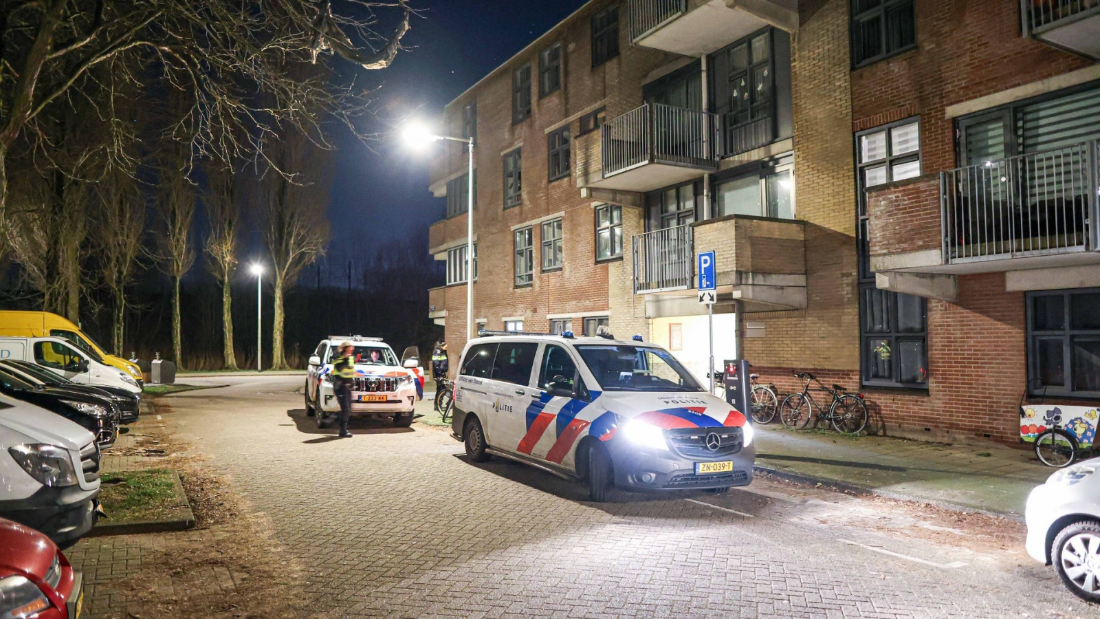 Explosie bij woning aan de Tielstraat in Amsterdam-Zuidoost