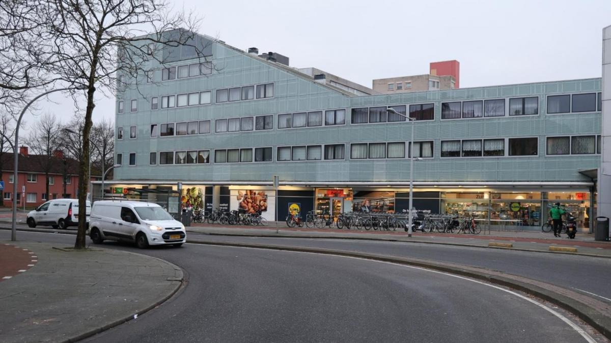 Supermarkt in Geuzenveld overvallen door man met mes