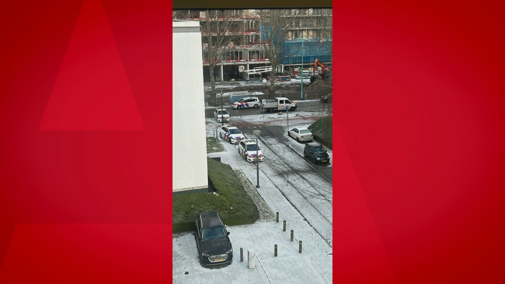 Politie houdt man met nepwapen aan in Sloterdijk