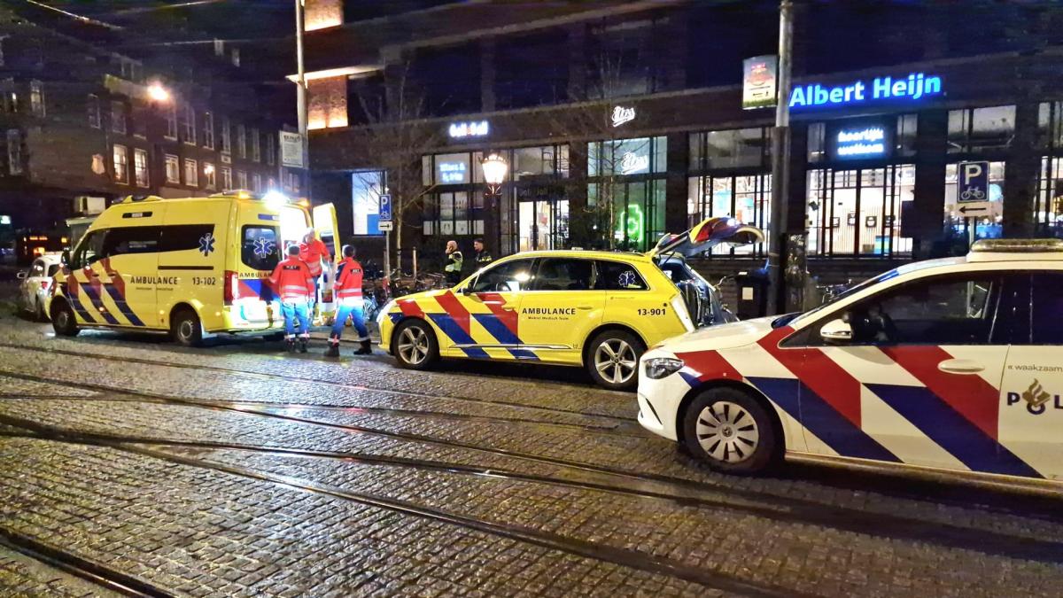 Man meerdere keren met mes gestoken in steeg vlak bij de Dam - AT5