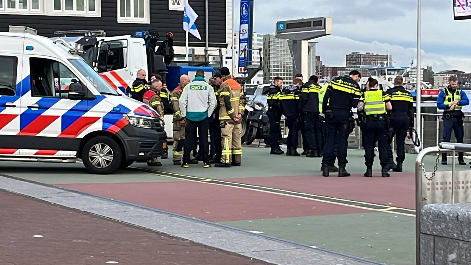 Persoon te water Centraal Station