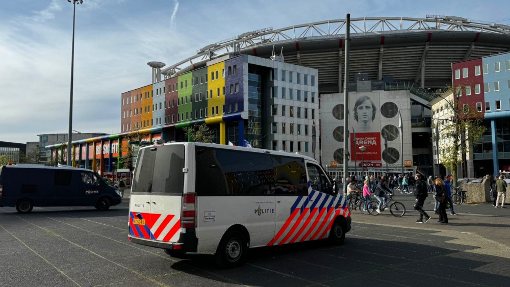 Vier Agenten Gewond Bij Ongeregeldheden Rond Arena, Zeven FC Twente ...