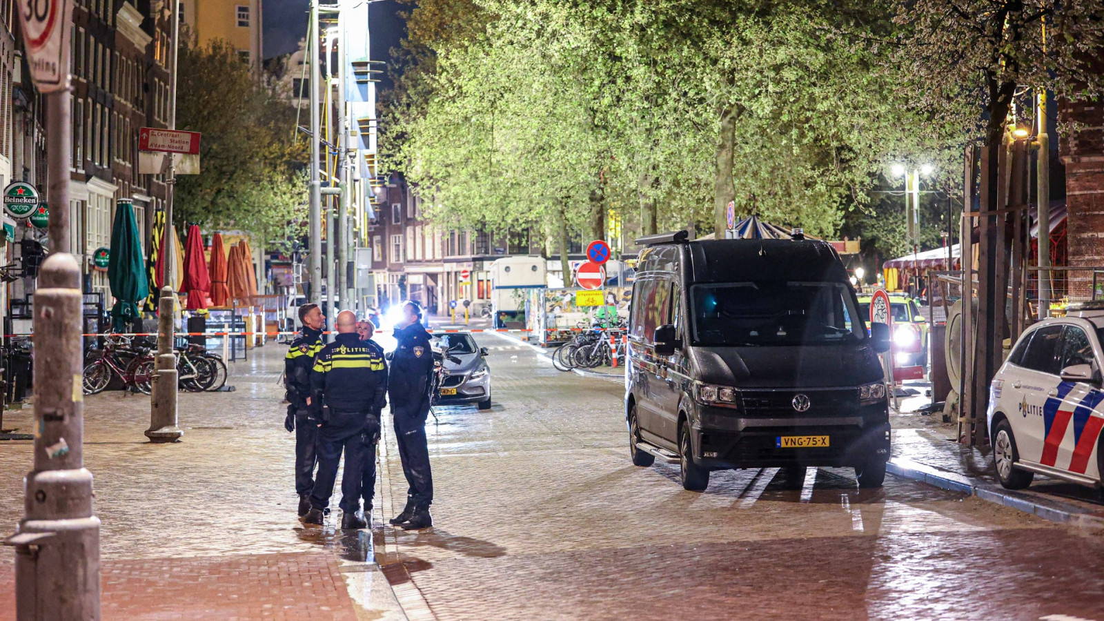 16-jarig meisje overleden na val uit woning bij Nieuwmarkt