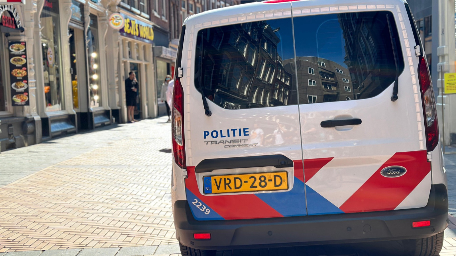 Politieonderzoek bij woning Nieuwendijk