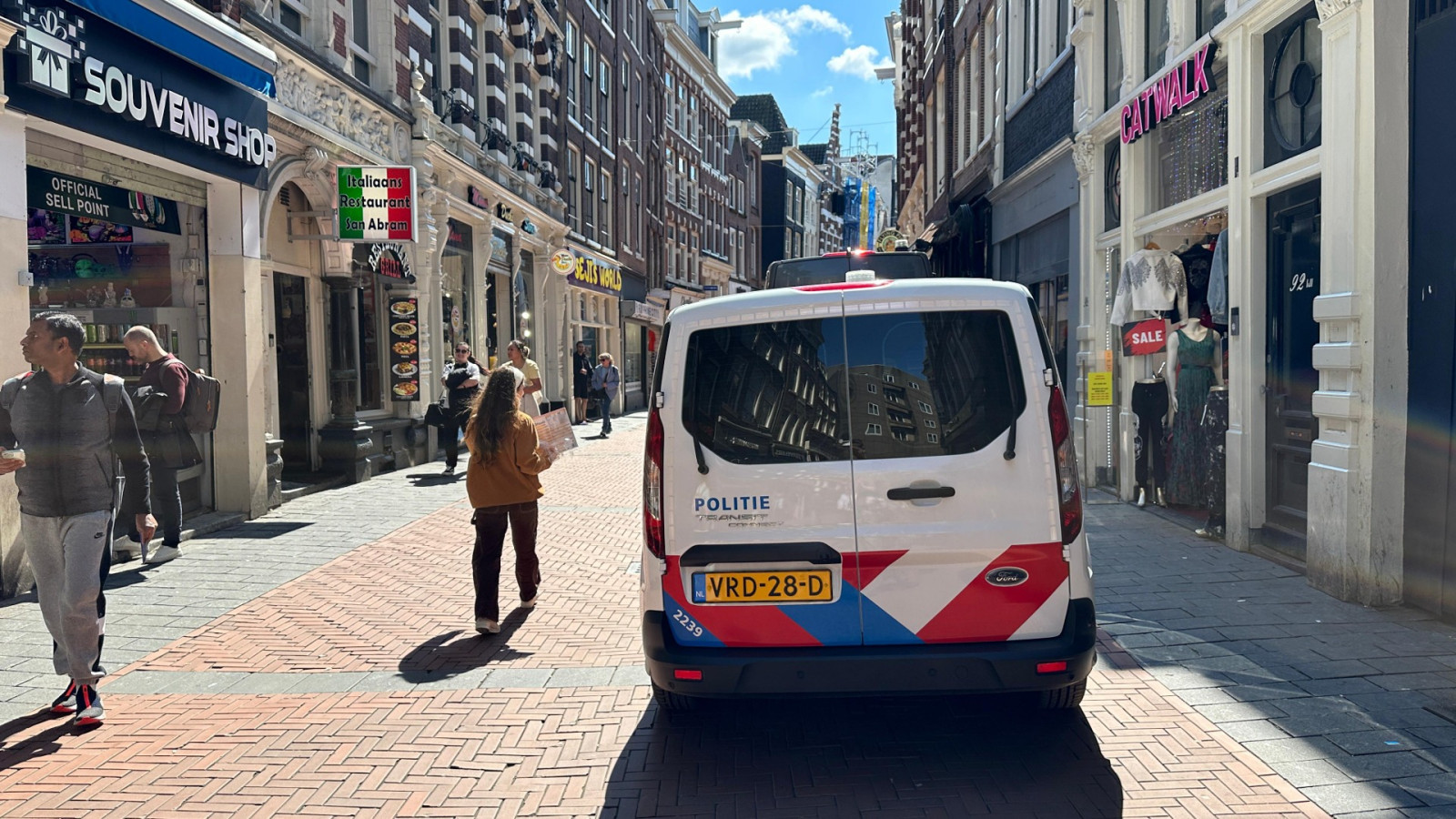 Politieonderzoek bij woning Nieuwendijk