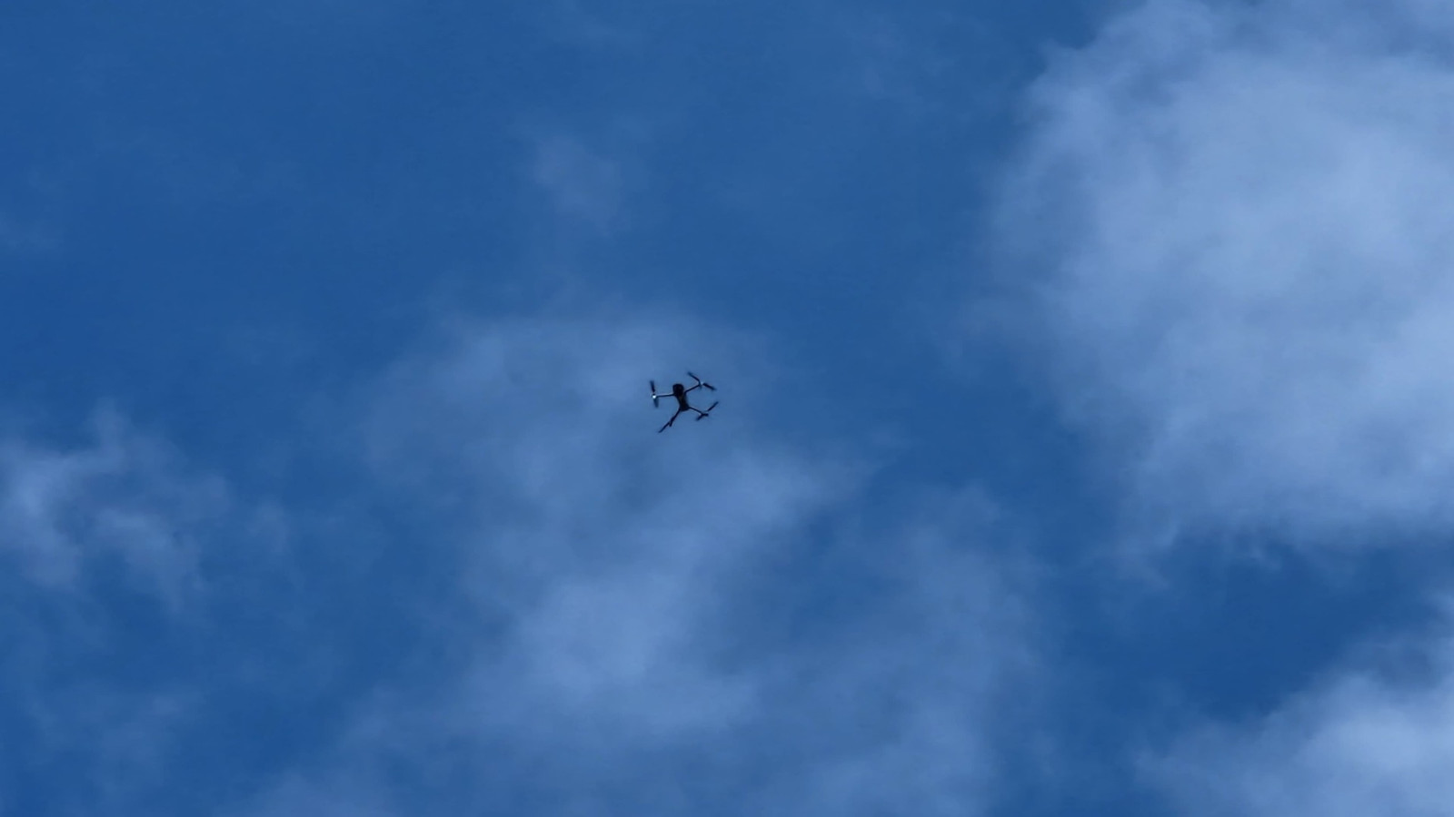 Drone boven grasveld Roeterseiland
