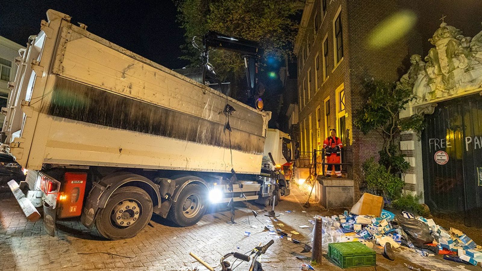 Schoonmakers bij Binnengasthuisterrein 