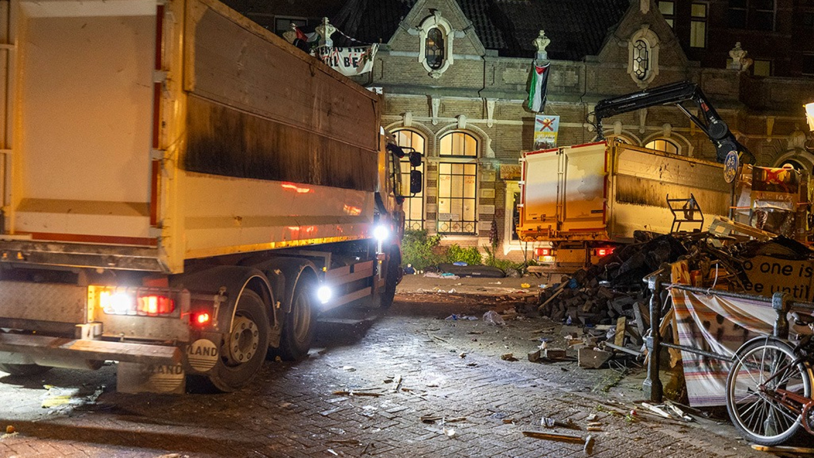 Schoonmakers bij Binnengasthuisterrein 