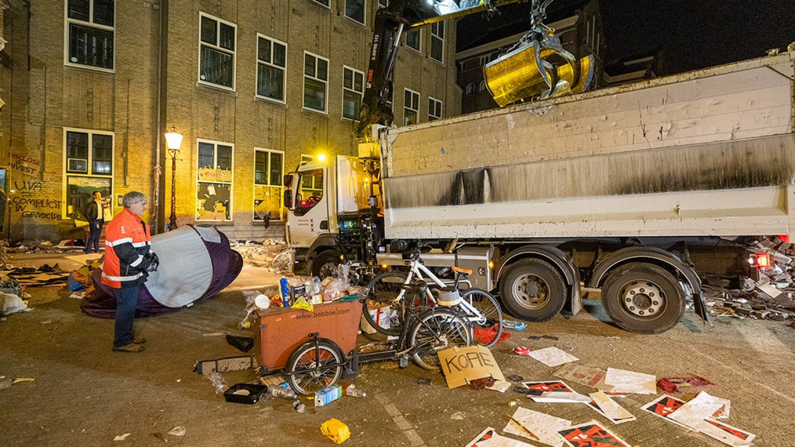 Schoonmakers bij Binnengasthuisterrein 