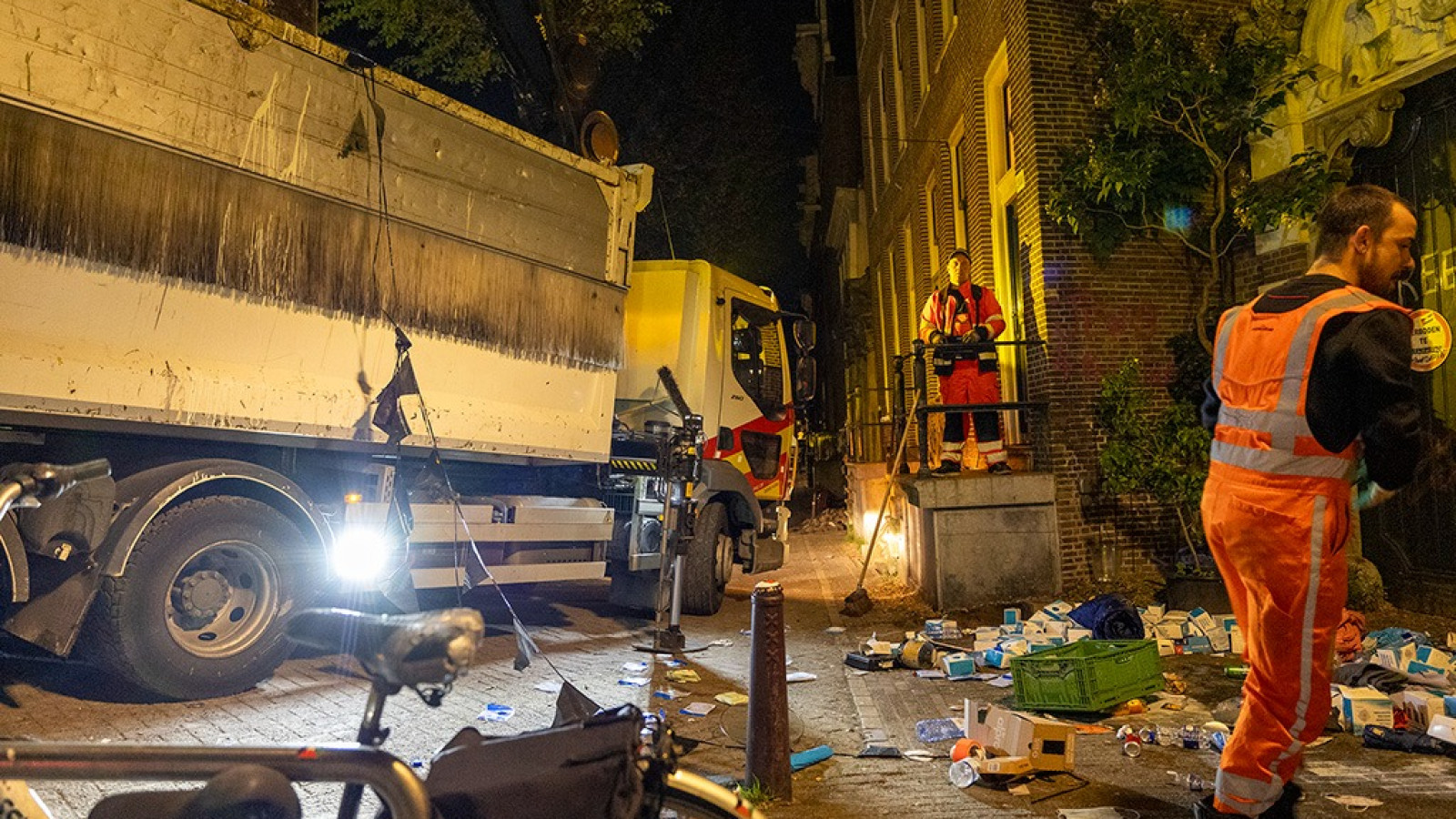 Schoonmakers bij Binnengasthuisterrein 