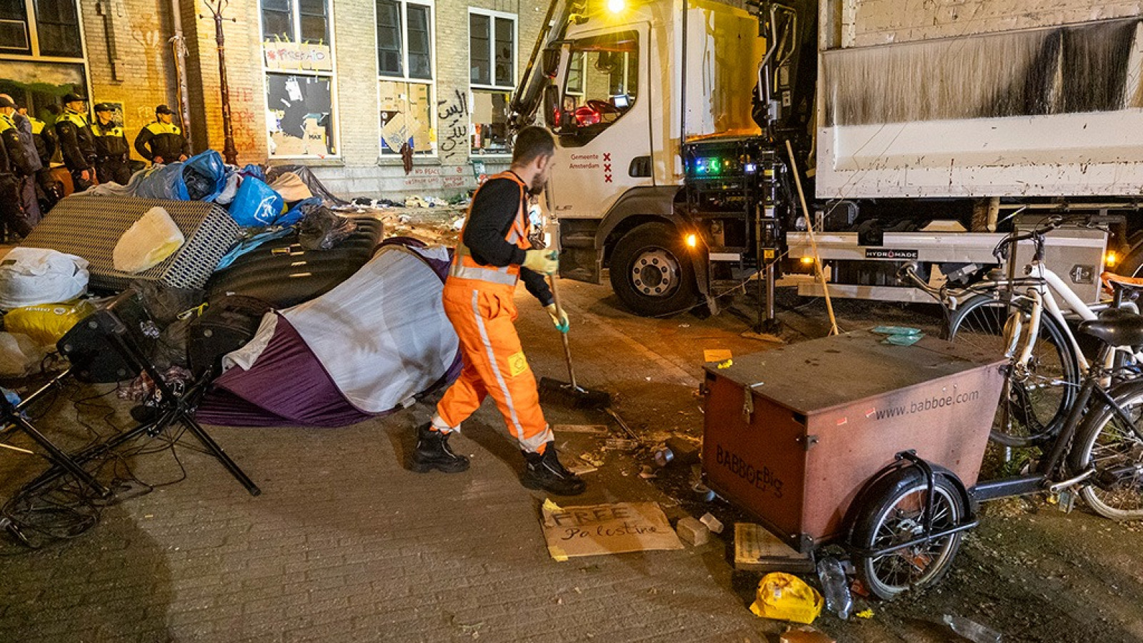 Schoonmakers bij Binnengasthuisterrein 