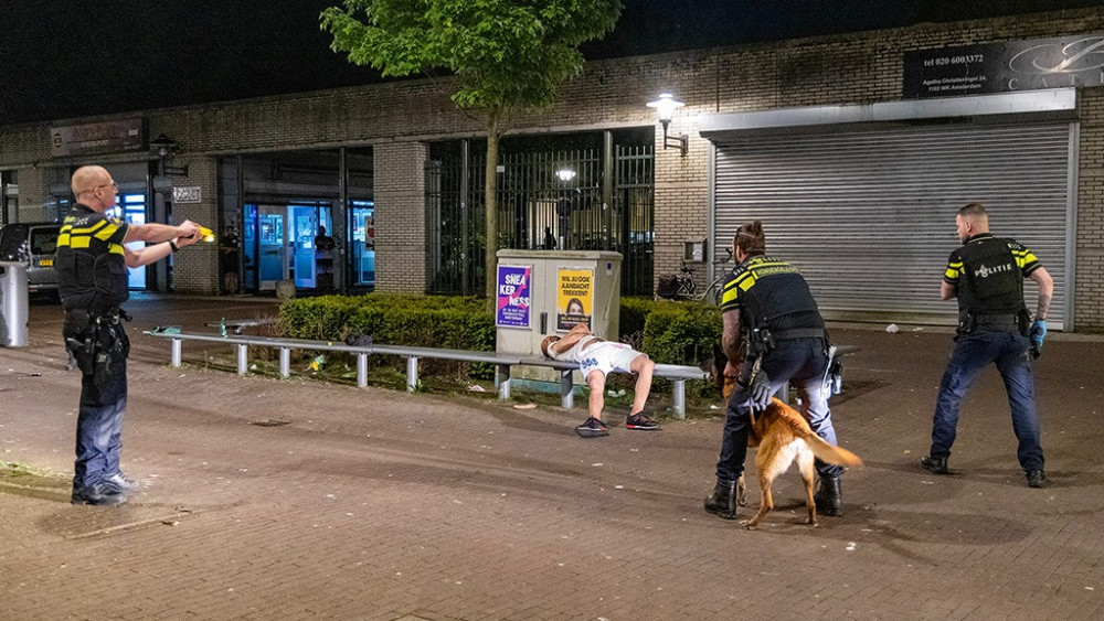 Twee Mannen Gewond Bij Steekpartij In Zuidoost, Verdachte Aangehouden - AT5