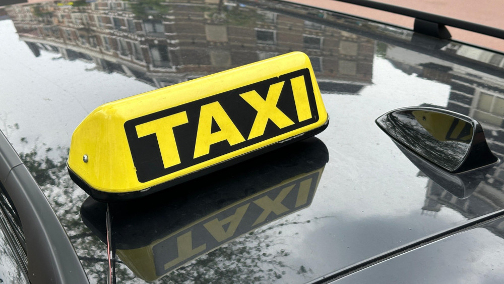 Zestien taxi’s in beslag genomen tijdens controles rond ADE