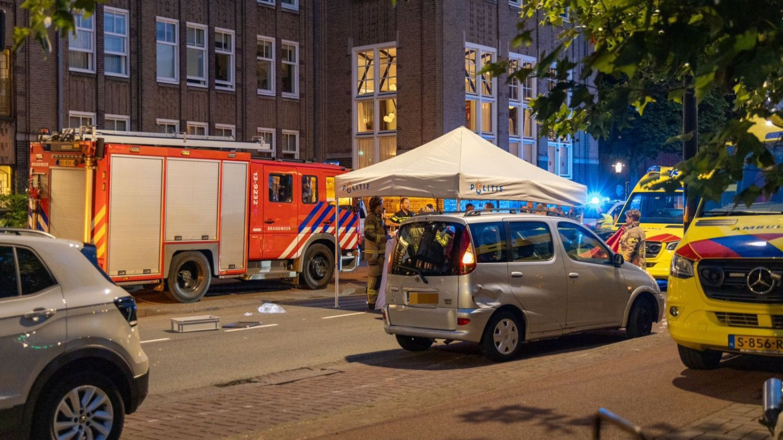 Fietser overleden na aanrijding met auto op Oostelijke Handelskade