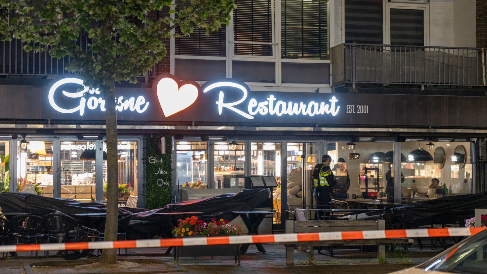 Restaurant Burgemeester de Vlugtlaan beschoten