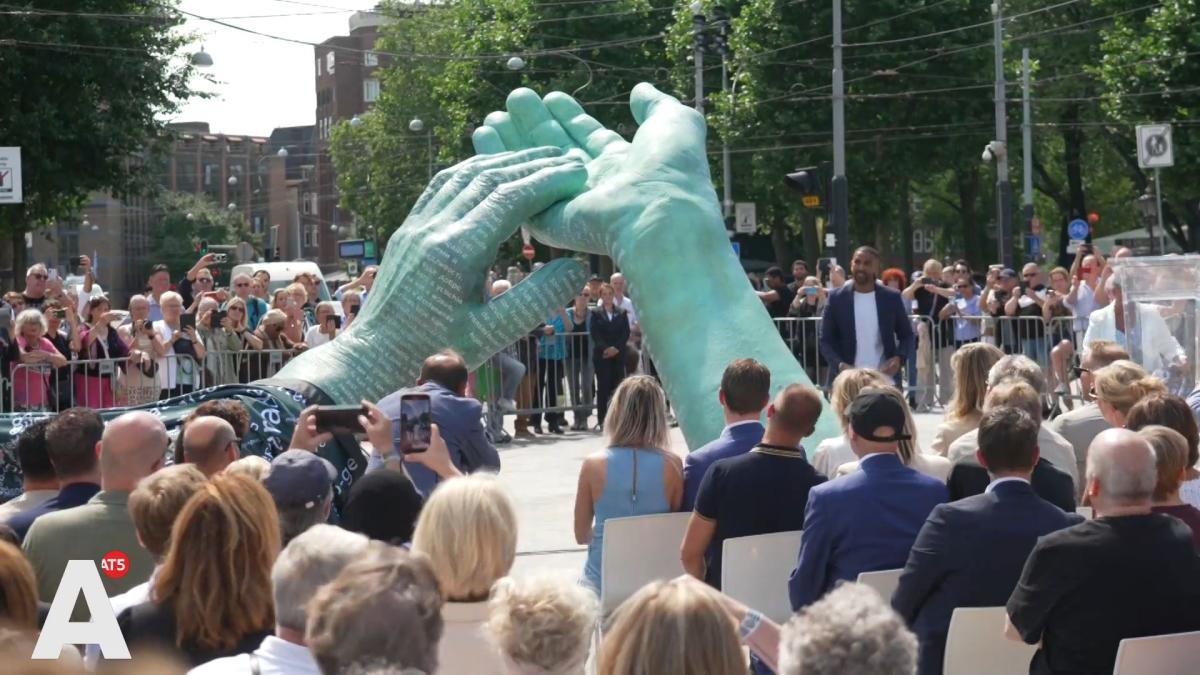 Monument Peter R. de Vries onthuld op Leidseplein: "Moord zal ons