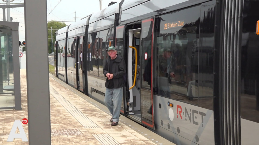 Amsterdammers with new tram to Uithoorn: 'Private, lots of meadows etc'