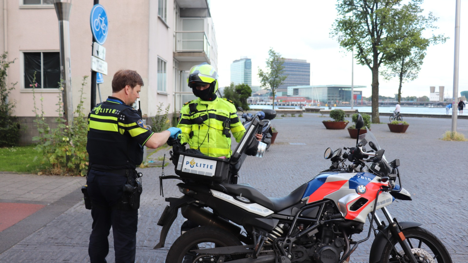 Gewonde bij steekpartij IJplein