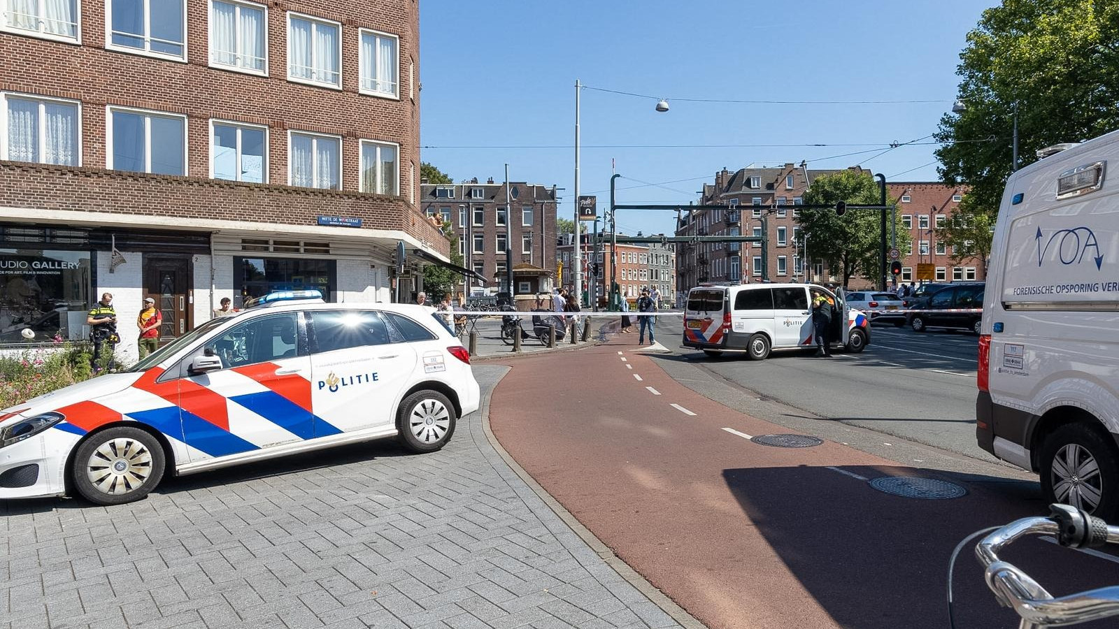 Bestuurder gestolen auto veroorzaakt meerdere aanrijdingen tijdens achtervolging