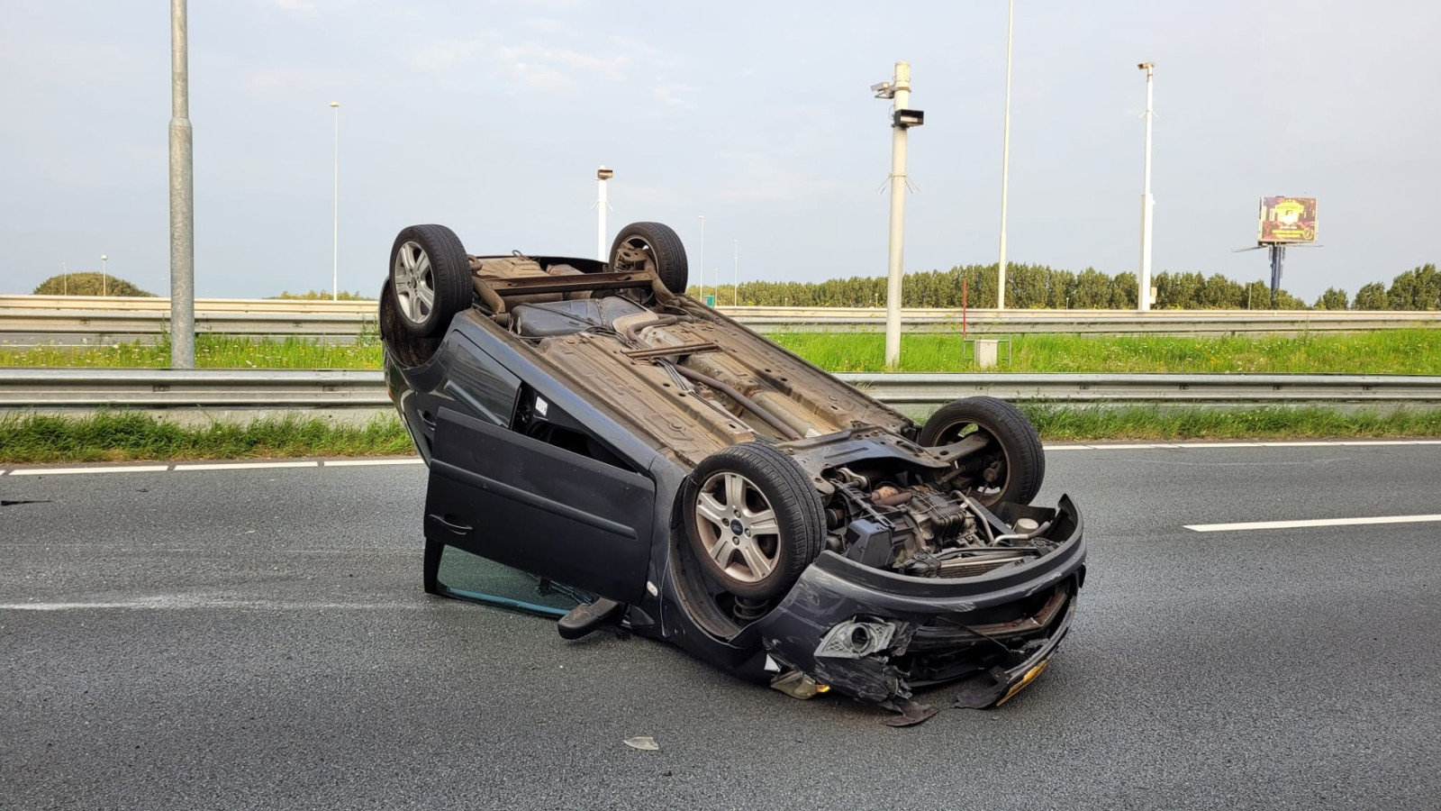 Auto op kop bij Coentunnel