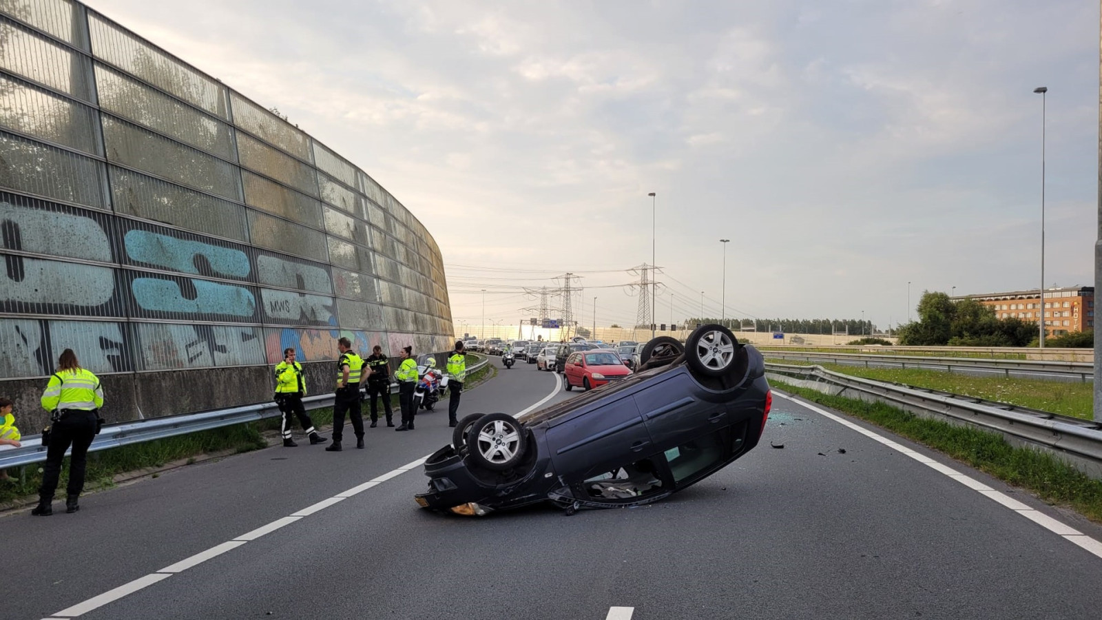 Auto op kop bij Coentunnel