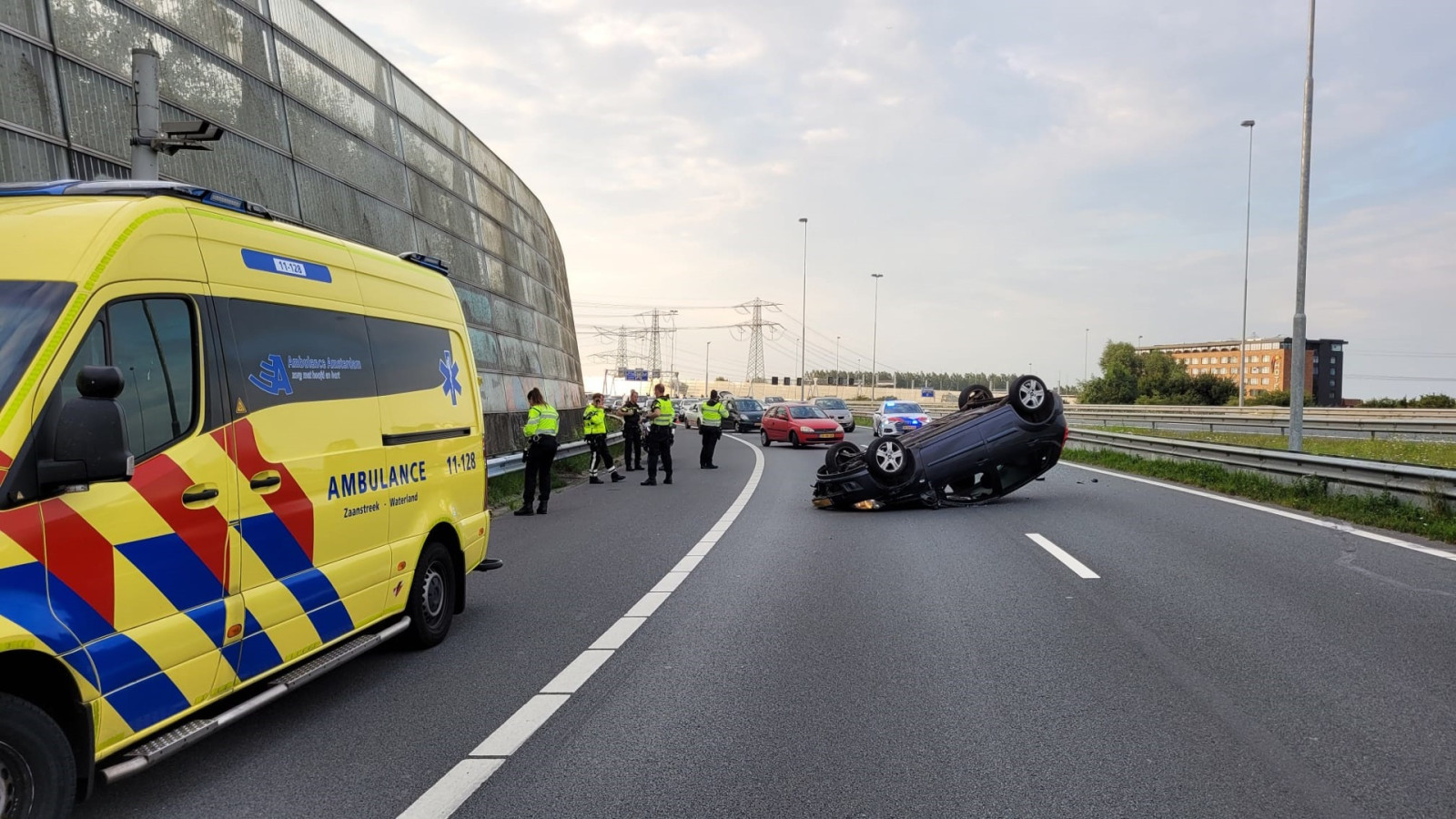 Auto op kop bij Coentunnel