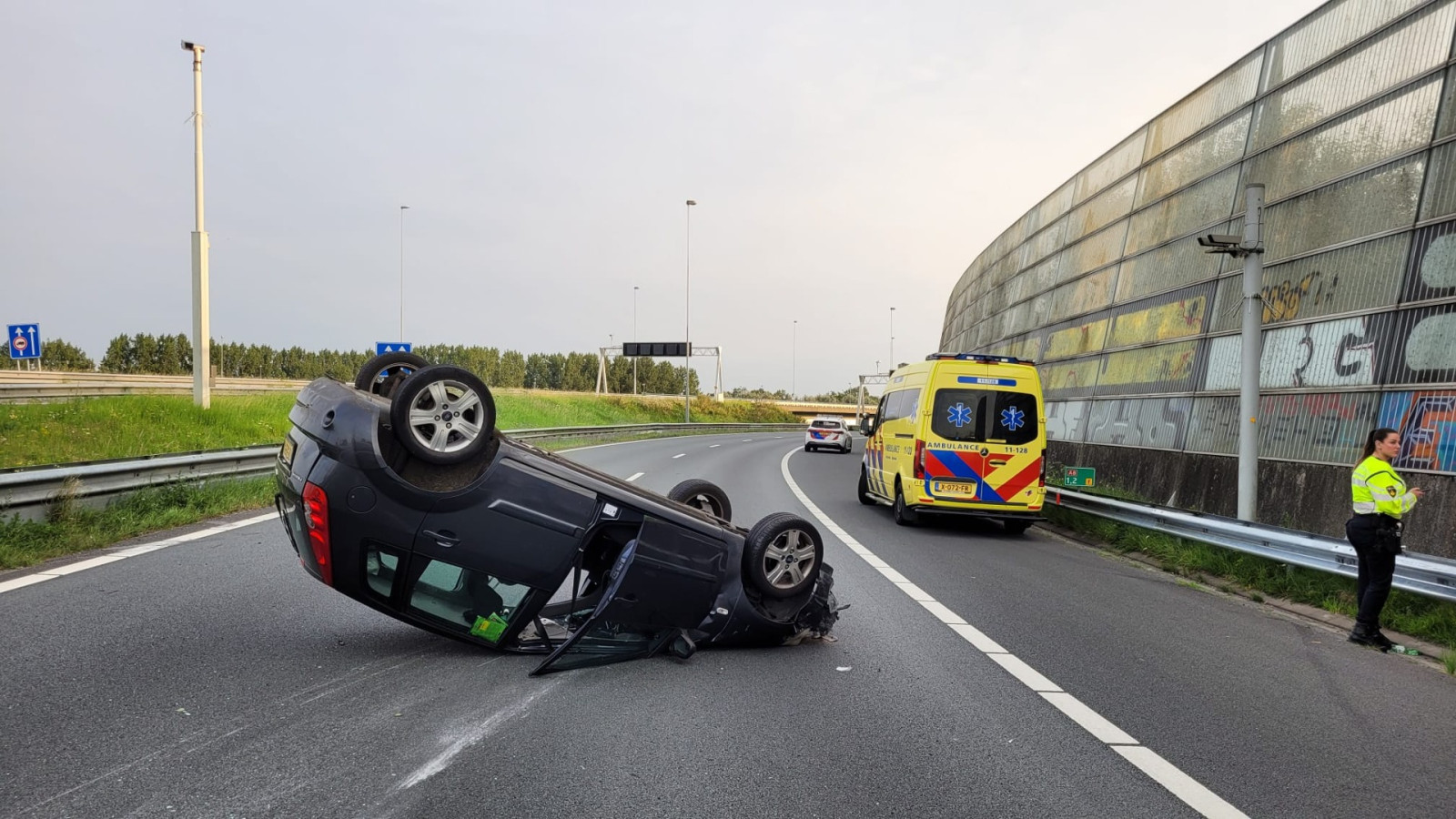 Auto op kop bij Coentunnel