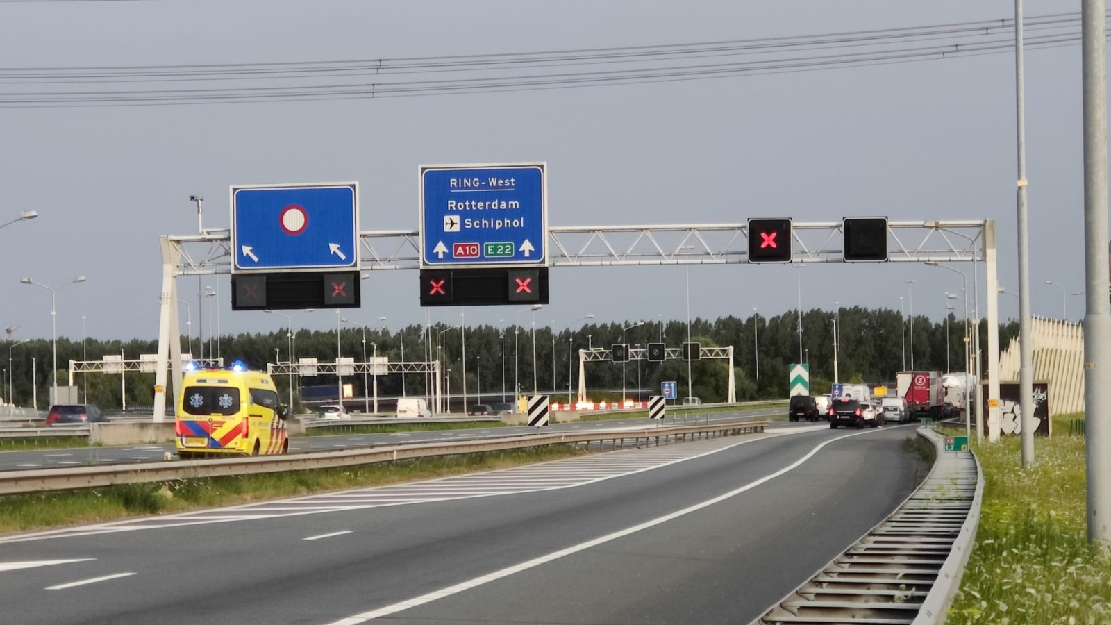 Auto op kop bij Coentunnel