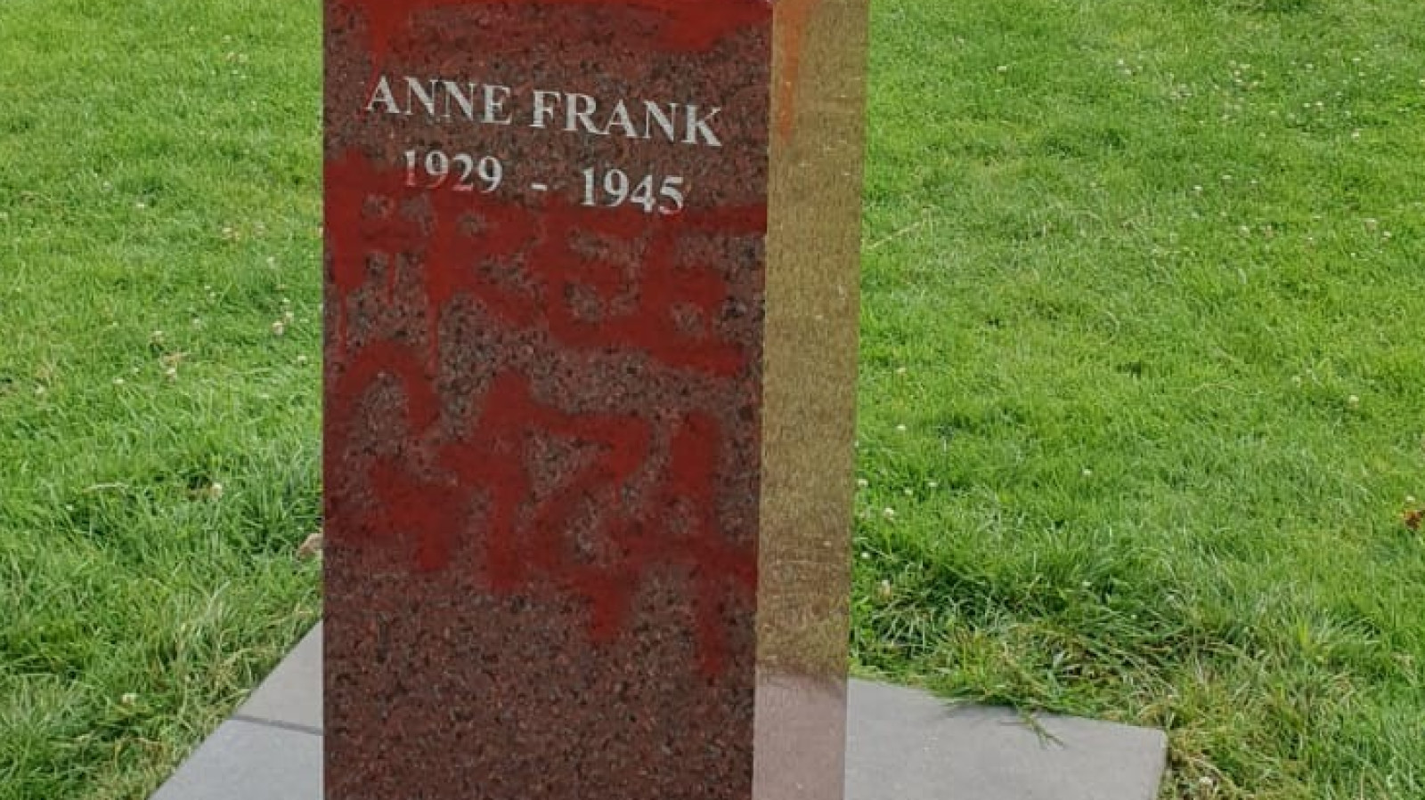 Beeld Anne Frank weer beklad