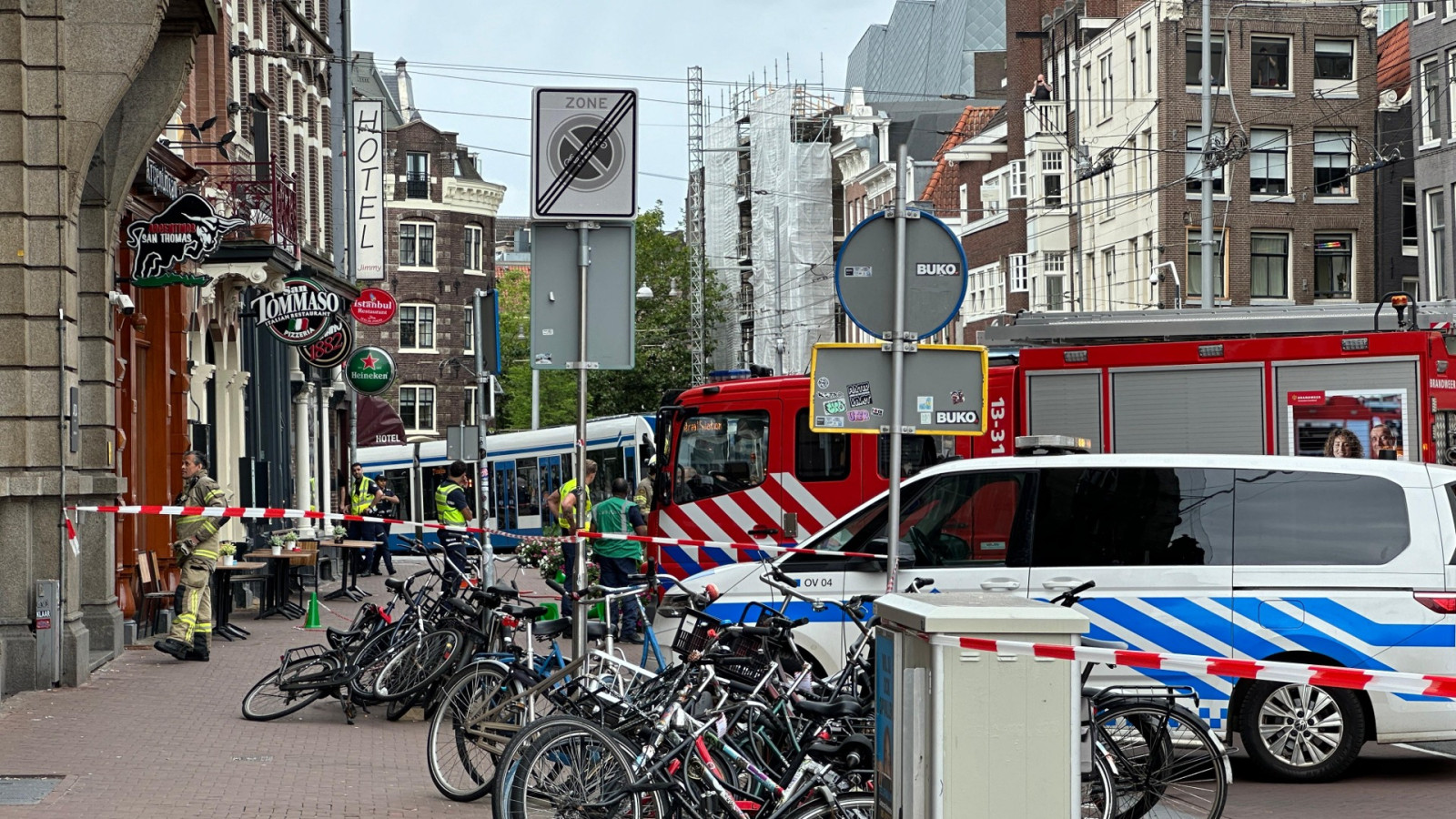 Persoon onder tram gekomen bij Martelaarsgracht