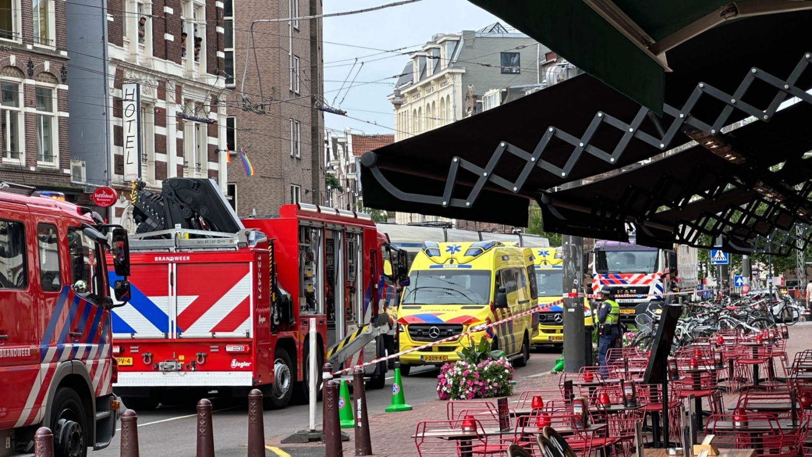 Persoon onder tram gekomen bij Martelaarsgracht