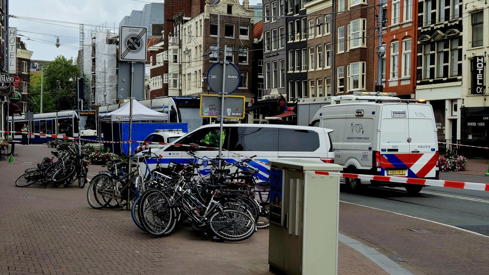 Persoon onder tram gekomen bij Martelaarsgracht