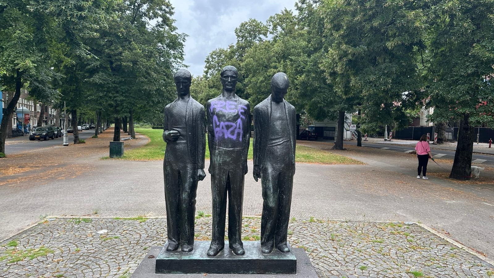 Verzetsmonument Apollolaan beklad