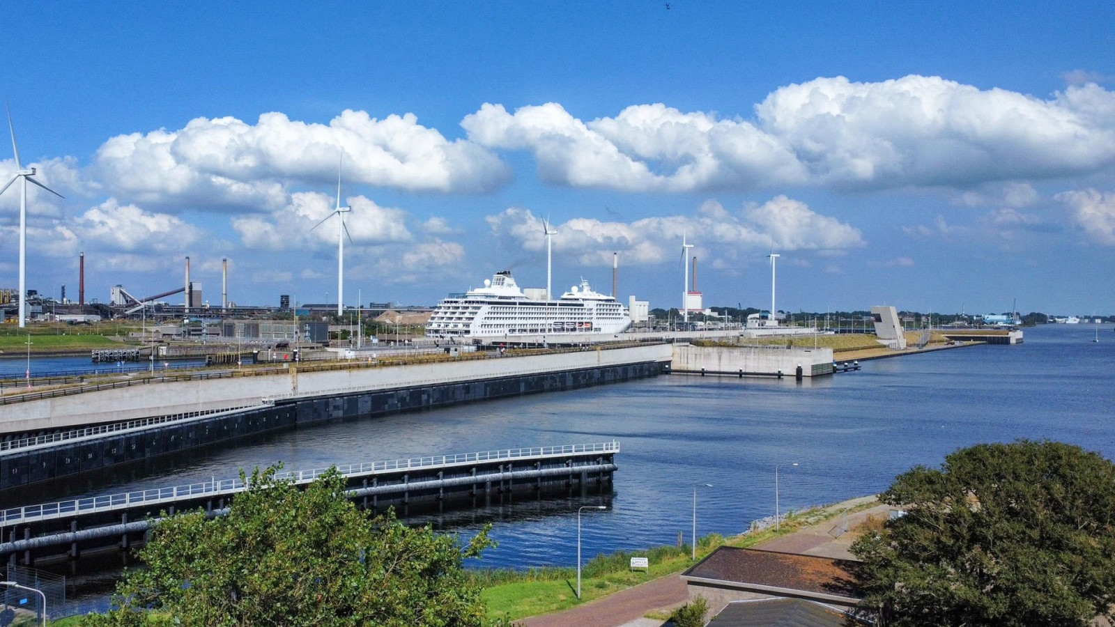 Weer cruiseschip geblokkeerd