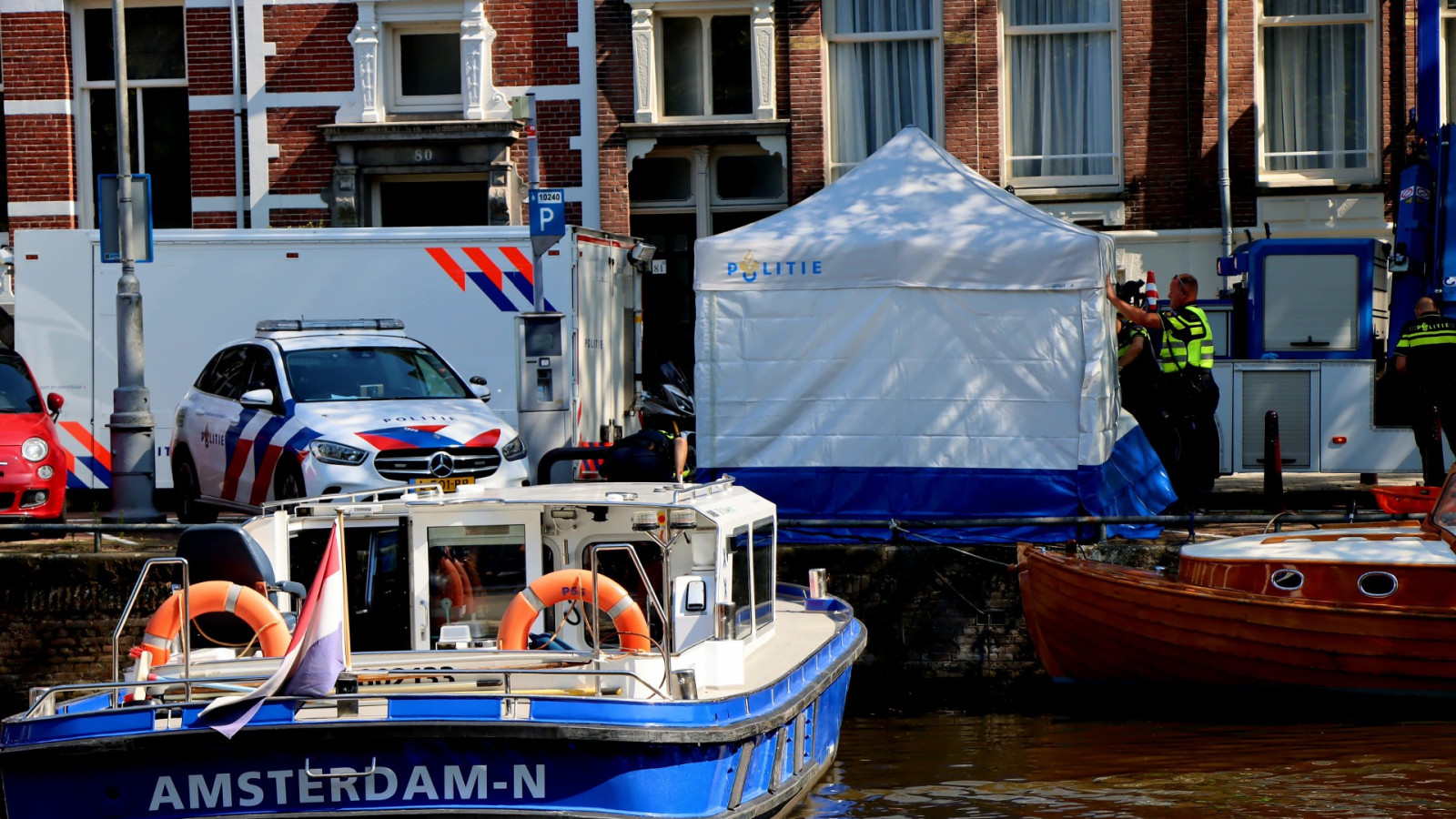 Lichaam aangetroffen bij Leidsekade