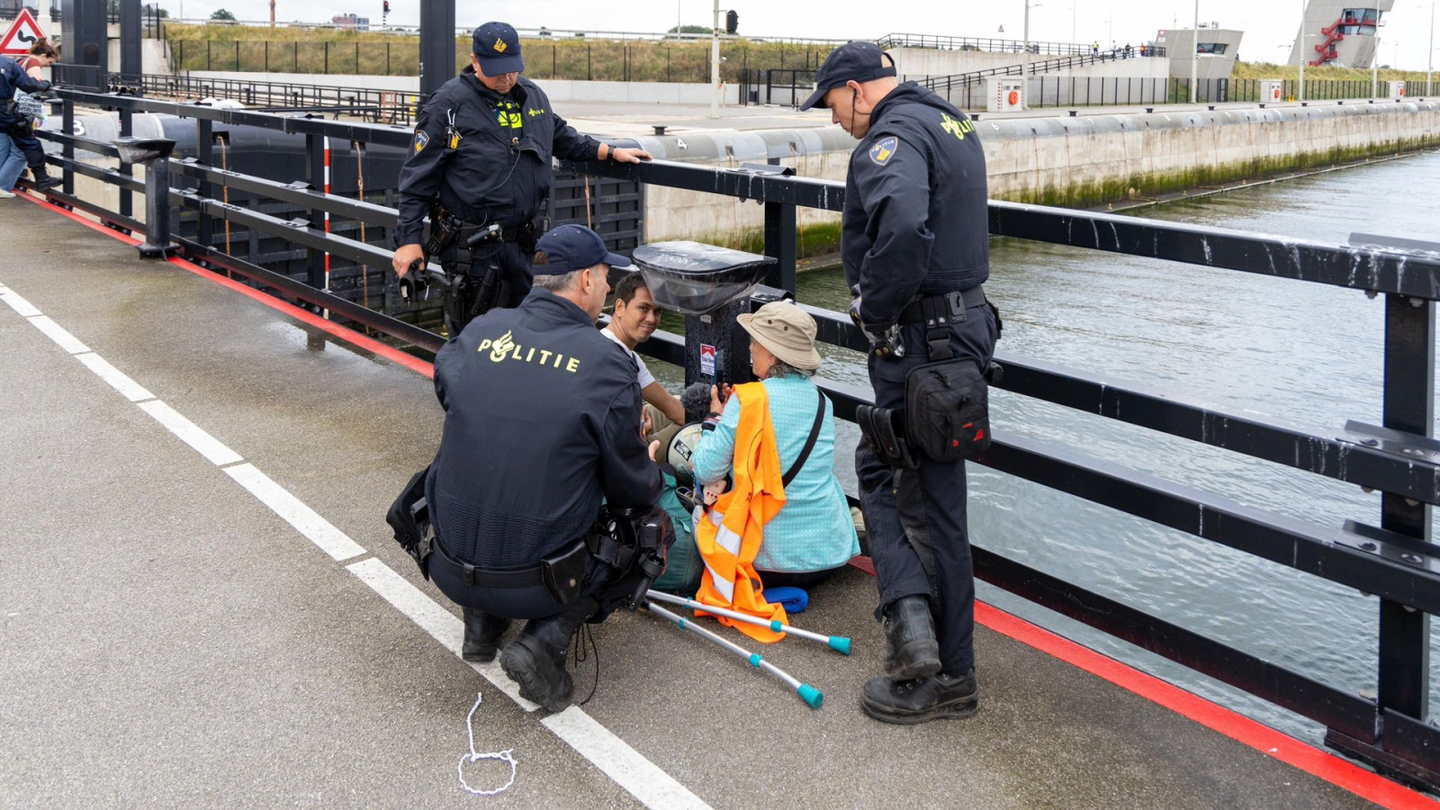 Demonstranten bestuurlijk verplaatst