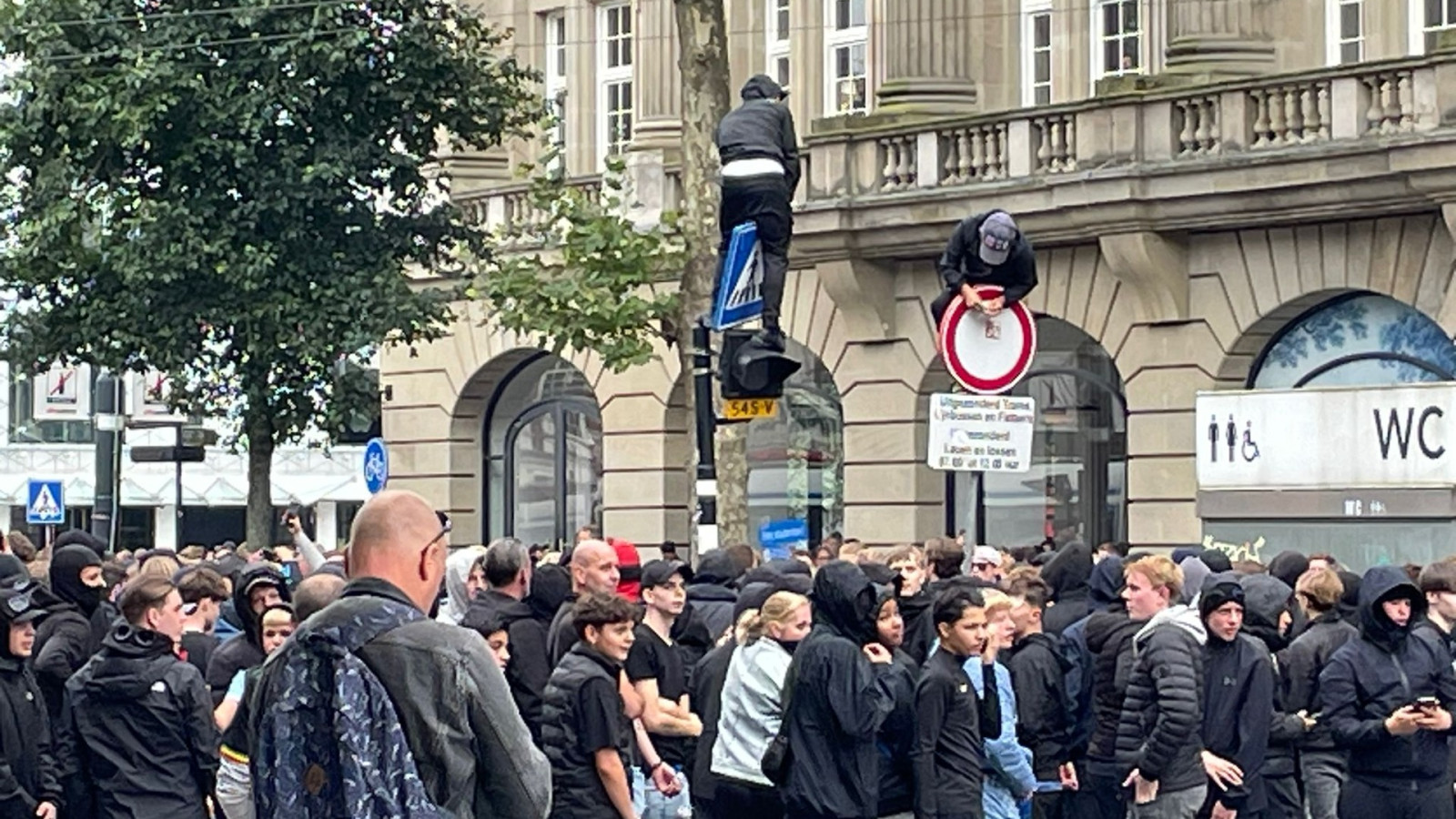 Demonstratie Ajax-supporters op Leidseplein