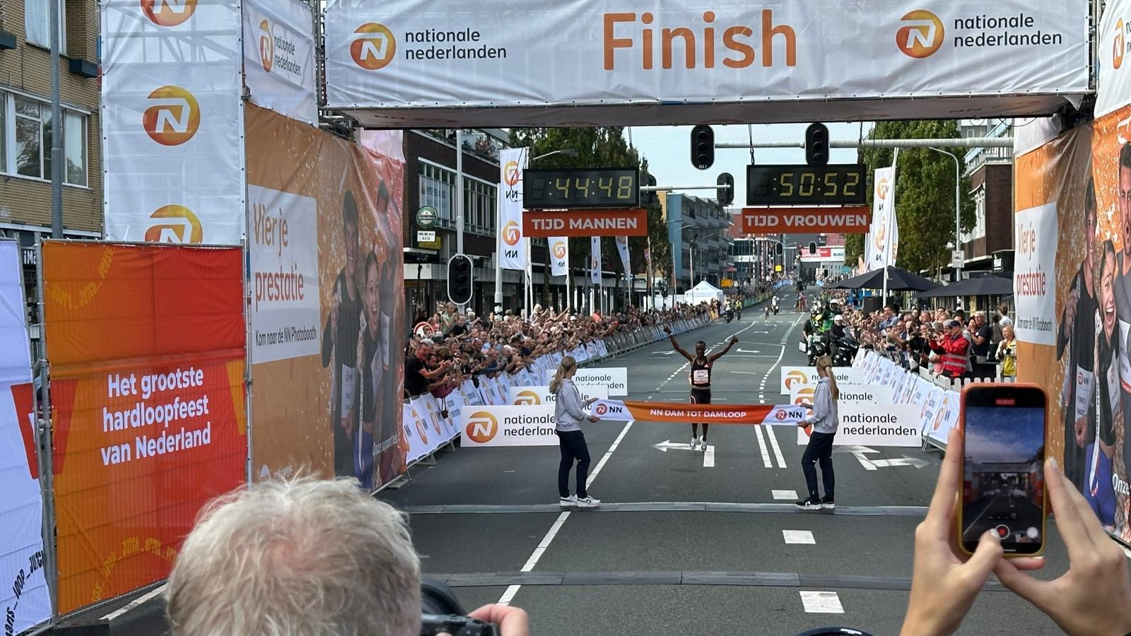 Muktar Edris wint Dam tot Damloop