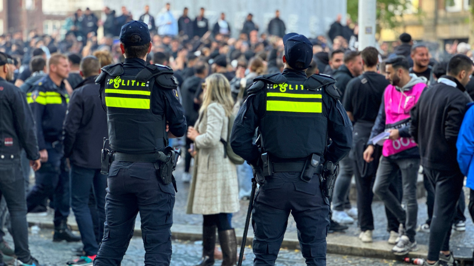 Supporters Besiktas op Dam