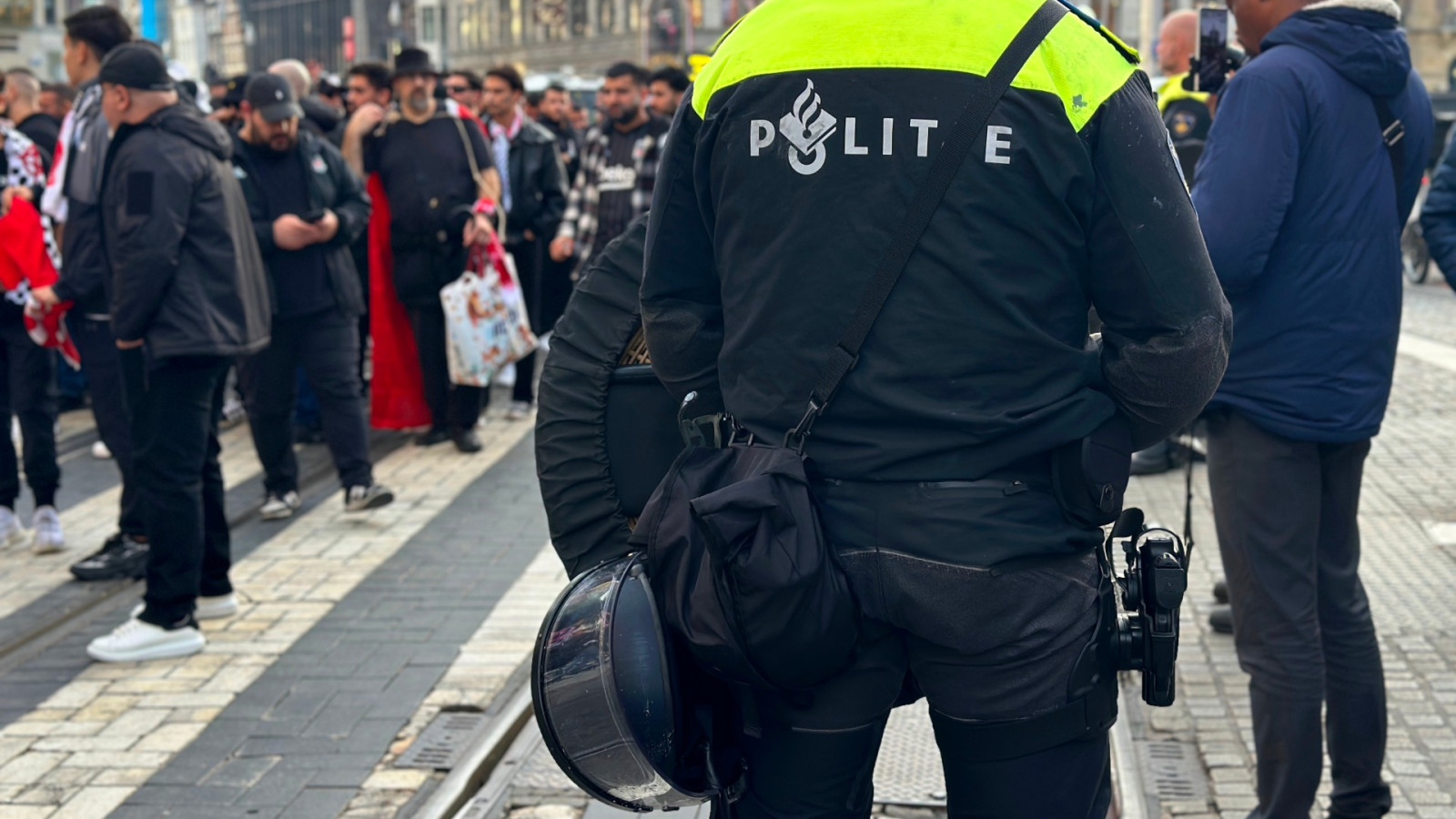 Mobiele Eenheid bij supporters Besiktas