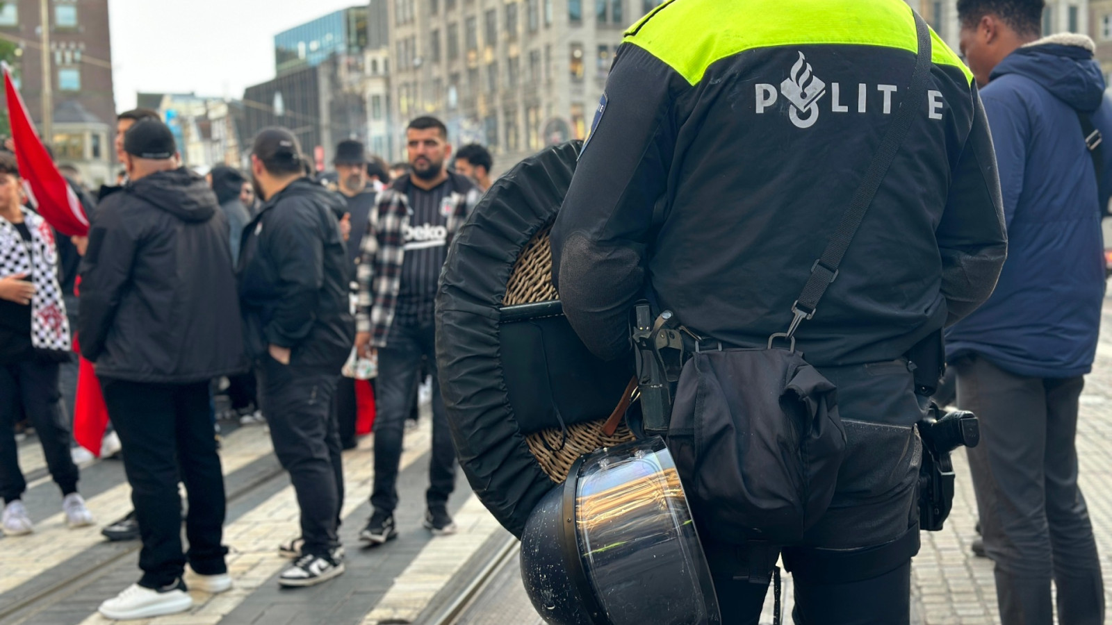 Mobiele Eenheid bij supporters Besiktas