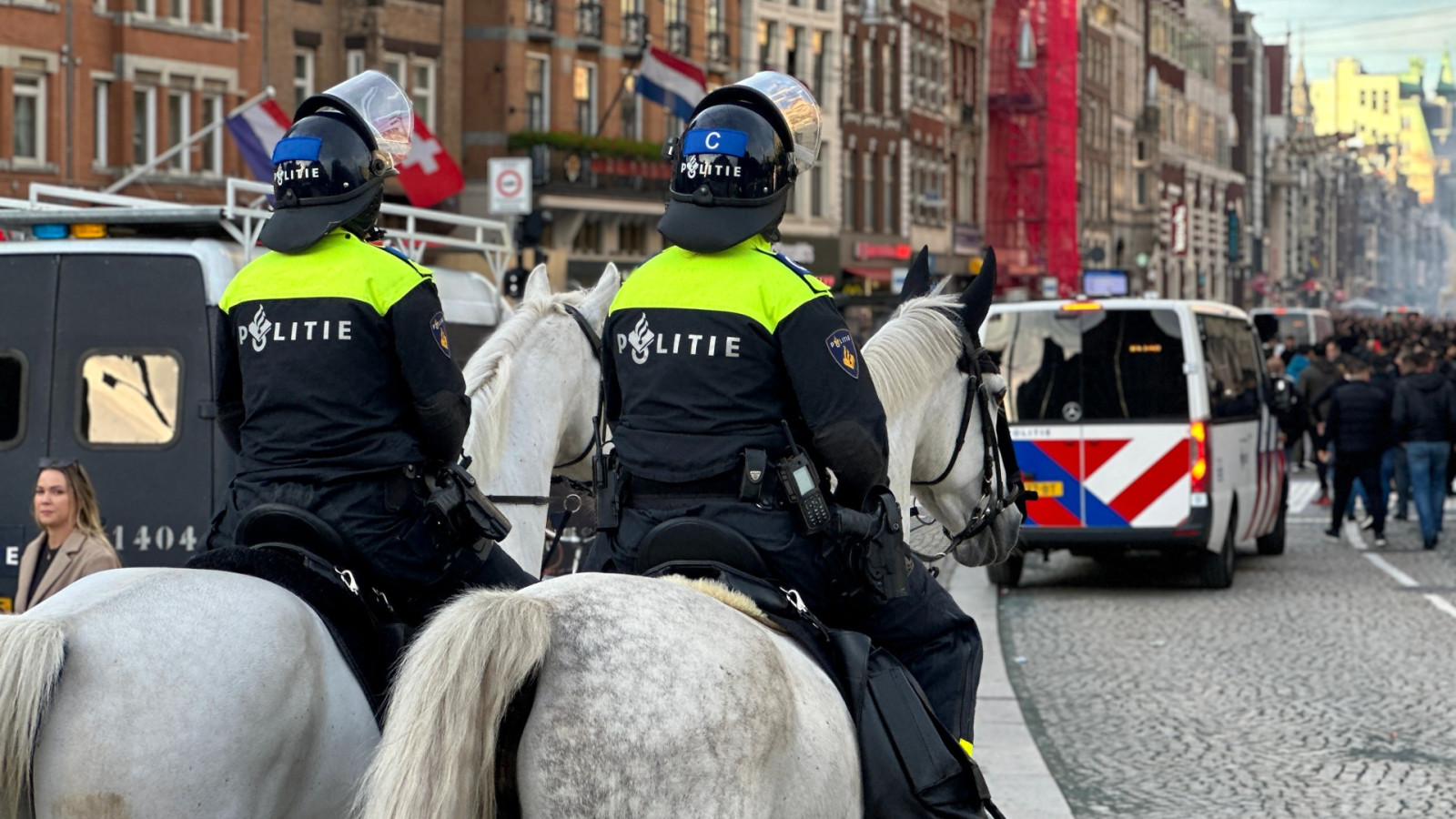 Mobiele Eenheid bij supporters Besiktas