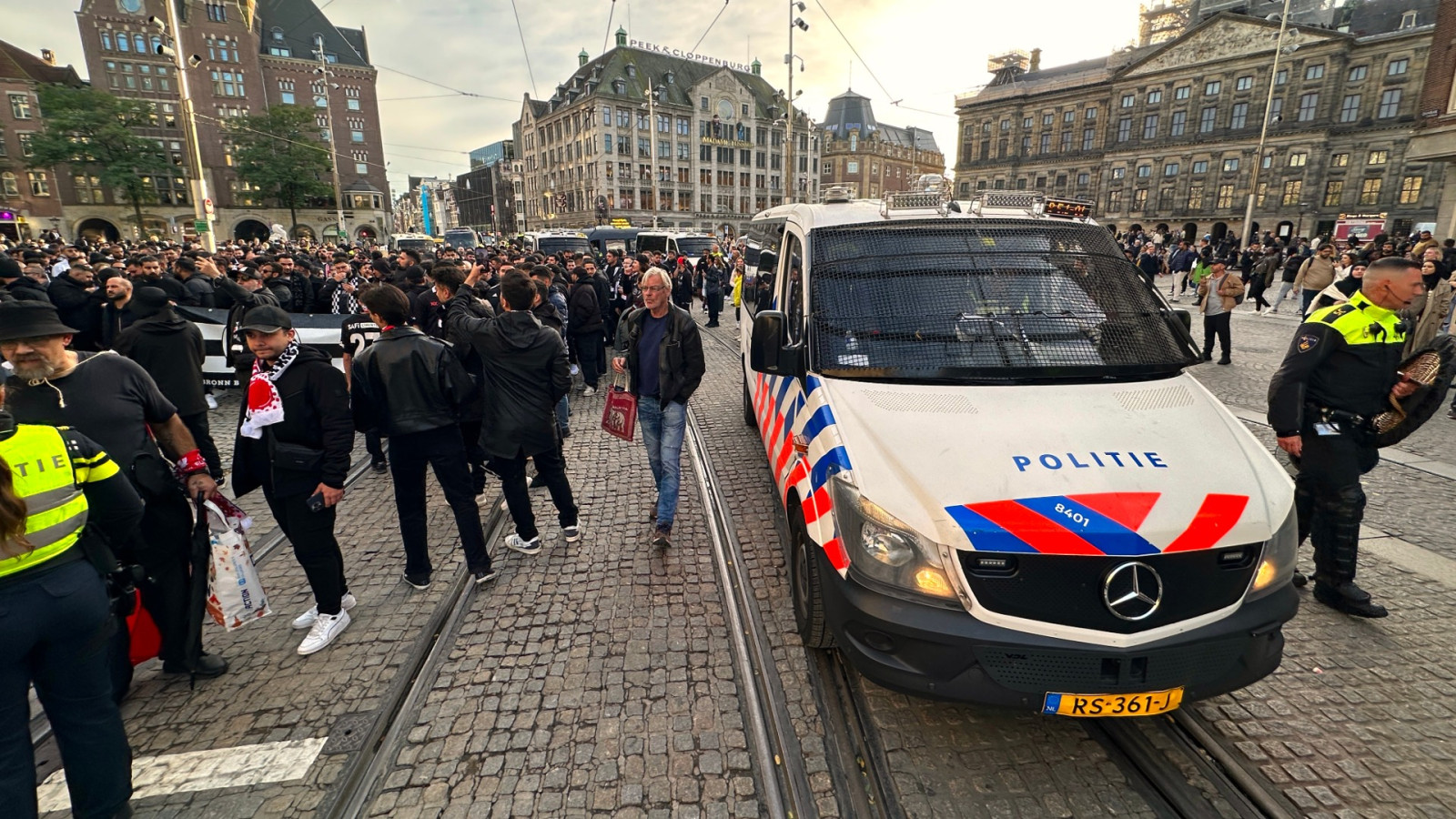 Mobiele Eenheid bij supporters Besiktas